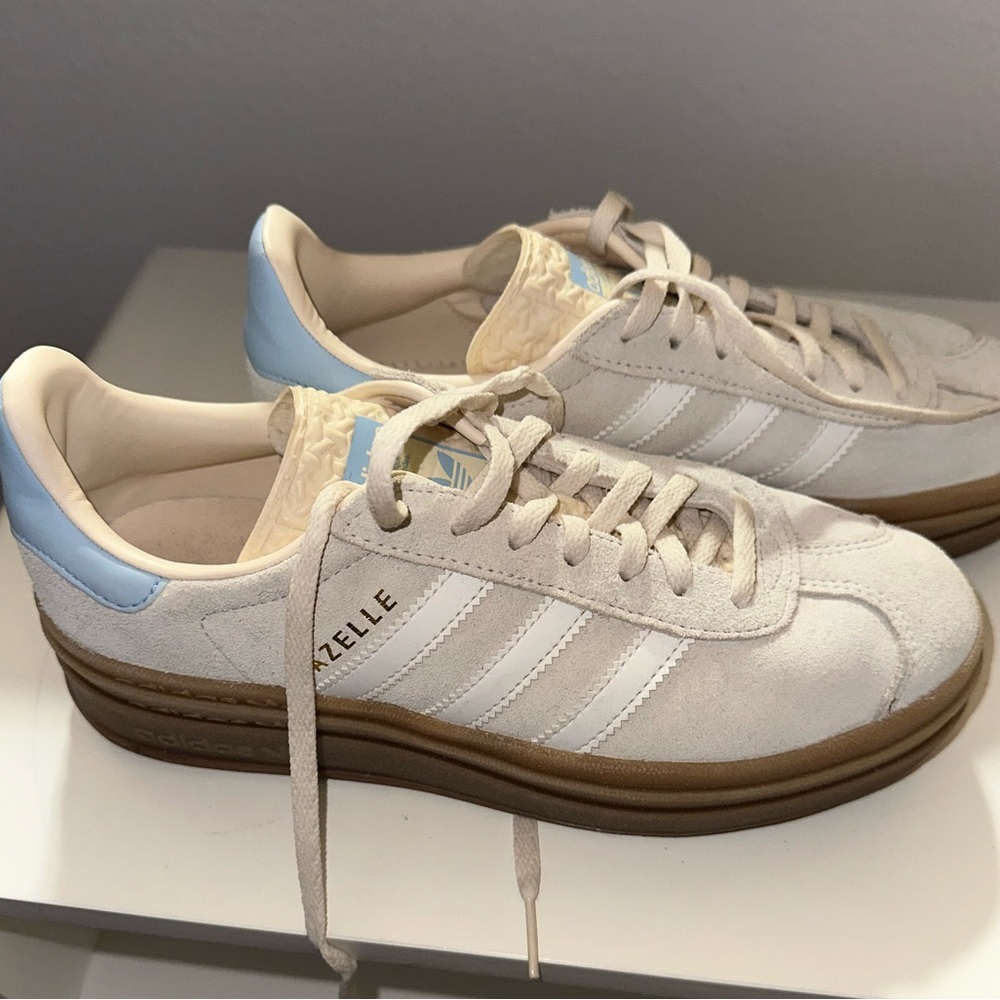 Adidas Gazelle Sneakers - Cream and Light Blue- 6Y